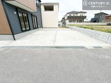 ���ԏ� ���ԃX�y�[�X��2�䕪����܂��I�Z�J���h�J�[�͂������A�o�C�N�⎩�]�ԂȂǂ��u���ꏊ�ɍ���܂���B