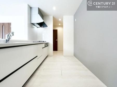 �L�b�`�� ��Ƃ肠�钲���X�y�[�X�ō�Ƃ����₷�����K�ȃL�b�`���ł��I
���q�l�ƈꏏ�ɂ��َq������y���߂�L�X�X�y�[�X�ł��B�y�����������ԂɂȂ肻���ł��ˁI