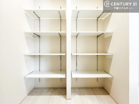 ���[ �p���g���[�t���I���Ă�������A�H�ނ̃X�g�b�N���X�b�L�����ڂ��邱�Ƃ��ł��܂��I
���񌻒n�ł��m���߂��������B