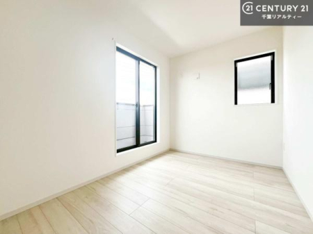 �q������ �����炽���Ղ��������A���ʂ����ǍD�Ȃ��߁A���K�ɉ߂������Ԃł��B
�q�ǂ������Ƃ��Ă��œK�ŁA�w�K�X�y�[�X��V�я�Ƃ��Ă����p�ł��܂��B