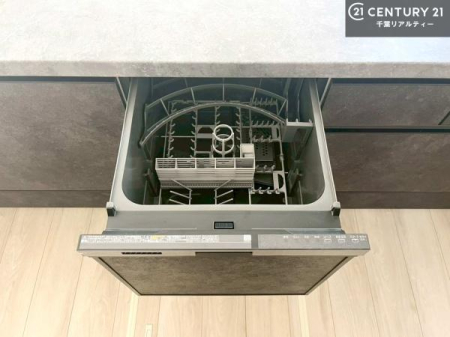 �L�b�`�� �H��@�t���̃L�b�`���ł��I�Z���������r��h�~�Ƃ��đ�ϊ��􂷂�֗��Ȏd�l�ł��I�r���g�C���Ȃ̂ŃL�b�`���̏ꏊ����炸�����X�y�[�X���L���g�����Ƃ��o���܂��I