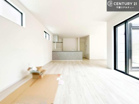 ���r���O �傫�ȑ����炽���Ղ�̗z���������閾�邢���r���O�B�J�����̂��郊�r���O�ŉƑ��c���̂��났�̎��Ԃ��߂����܂��I