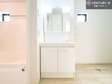 ���ʑ�E���ʏ� �O�ʋ��d�l�̐��ʏ��́A�g�����Ȃ݂����₷������I���͎��[�ɂȂ��Ă��܂��B�h���C���[�₨���ϓ����Еt������̂Ő��ʑ������X�b�L���ƌ����邱�Ƃ��o���܂��I