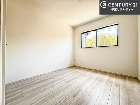 �q������ �����炽���Ղ��������A���ʂ����ǍD�Ȃ��߁A���K�ɉ߂������Ԃł��B
�q�ǂ������Ƃ��Ă��œK�ŁA�w�K�X�y�[�X��V�я�Ƃ��Ă����p�ł��܂��B