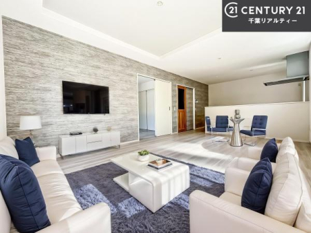 ���r���O �Ƌ��CG�p�[�X�ł��B�J�����̂���L�XLDK�I�\�t�@�[��_�C�j���O�e�[�u����u���Ă������ɂȂ�Ȃ��̂ŉ��K�ɉ߂����܂��I�R�~���j�P�[�V���������₷�����r���O�ł��I