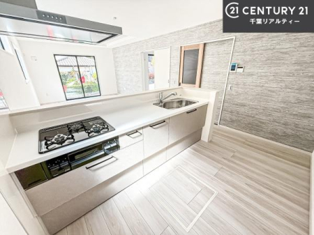 �L�b�`�� ��Ƃ����₷���V�X�e���L�b�`���ł��I���[����������t���Ă���̂ŁA�����X�y�[�X�ɕ���u���Ȃ��čςނ̂ŁA�L�X�g���āA���K�ɍ�Ƃ��ł��܂��I