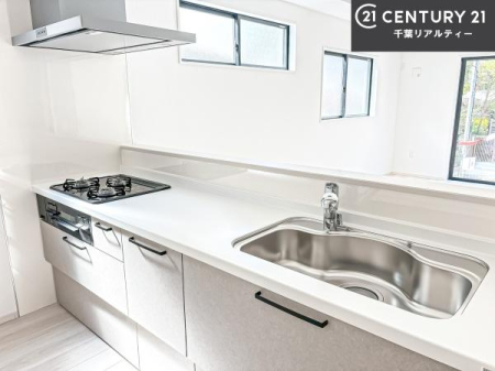 �L�b�`�� ��l�C�̑Ζʎ��V�X�e���L�b�`�����̗p���Ă��܂��I���Ƒ��̃R�~���j�P�[�V���������R�Ƒ�����݌v�ł��B
���q�l�ɂ��ڂ��͂��̂Ŋ������ł��ˁI�L�X�g���ĉ��K�ō�Ƃ��i�݂܂��B