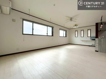 ���r���O �S�n�ǂ����r���O�͉Ƒ������R�ƏW�܂�܂��B�Ƒ��c�R�̎��Ԃ����������ł��B���Ƒ��ƁA����w�[���������Ԃ��߂��������ł��ˁB���邭�J���I�ȋ�Ԃł��B