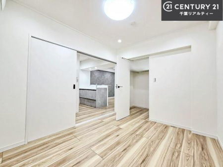 �Q�� �V���v���Ƀf�U�C������Ă��邽�߁A�Ƌ��I�т܂���I
���C�ɓ���̉Ƌ��u���Ă��낰���Ԃ���邱�Ƃ��ł��܂��B