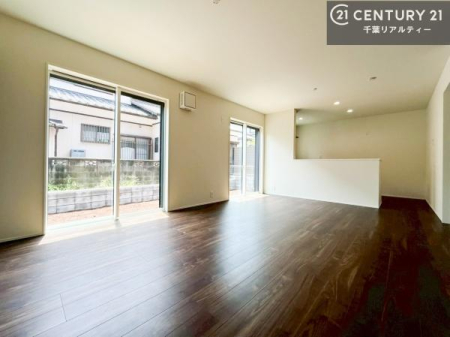 ���r���O �S�n�ǂ����r���O�͉Ƒ������R�ƏW�܂�܂��B�Ƒ��c�R�̎��Ԃ����������ł��B���Ƒ��ƁA����w�[���������Ԃ��߂��������ł��ˁB�i�{�H��j