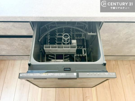 �L�b�`�� �H��@�t���̃L�b�`���ł��I�Z���������r��h�~�Ƃ��đ�ϊ��􂷂�֗��Ȏd�l�ł��I�r���g�C���Ȃ̂ŃL�b�`���̏ꏊ����炸�����X�y�[�X���L���g�����Ƃ��o���܂��I