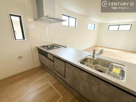 �L�b�`�� ��l�C�̑Ζʎ��V�X�e���L�b�`�����̗p���Ă��܂��I���Ƒ��̃R�~���j�P�[�V���������R�Ƒ�����݌v�ł��B
���q�l�ɂ��ڂ��͂��̂Ŋ������ł��ˁI�L�X�g���ĉ��K�ō�Ƃ��i�݂܂��B