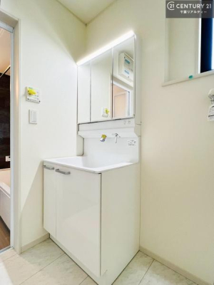 ���ʑ�E���ʏ� �O�ʋ��d�l�̐��ʏ��́A�g�����Ȃ݂����₷������I���͎��[�ɂȂ��Ă��܂��B�h���C���[�₨���ϓ����Еt������̂Ő��ʑ������X�b�L���ƌ����邱�Ƃ��o���܂��I�i�{�H��j