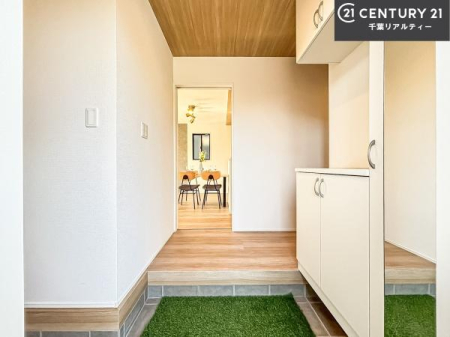 ���� �V���[�Y�{�b�N�X�t���Ȃ̂ŁA���ւ��Еt�����|�������₷���ł��I
�X�b�L���������ւŌ˂��J�����u�ԁA�������̂���S�n������Ԃ��o�}���Ă���܂��B