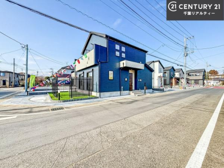 �O�ʓ��H�܂ތ��n�ʐ^ �O�ʓ��H�͍L�X�Ƃ��Ă���A�Ԃ̏o����������N���N�B�J�������ӂ�闧�n�ŁA���S���ĕ�点��Z�܂��ł��B