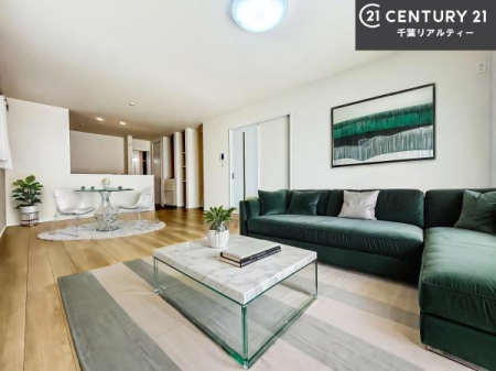 ���r���O �Ƌ��CG�p�[�X�ł��B�J�����̂���L�XLDK�I�\�t�@�[��_�C�j���O�e�[�u����u���Ă������ɂȂ�Ȃ��̂ŉ��K�ɉ߂����܂��I�R�~���j�P�[�V���������₷�����r���O�ł��I