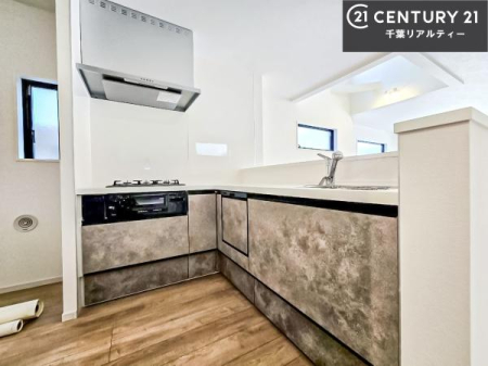 �L�b�`�� ��Ƃ肠�钲���X�y�[�X�ō�Ƃ����₷�����K�ȃL�b�`���ł��I
���q�l�ƈꏏ�ɂ��َq������y���߂�L�X�X�y�[�X�ł��B�y�����������ԂɂȂ肻���ł��ˁI