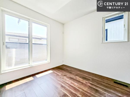 �m�� �o���R�j�[�ɖʂ��Ă���m���ł��B���邭�����肪����A���C����������ł��܂��I���N���āA�O�ɏo�Ĕw�L�т����[�ċz�����ǂ������}������邱�Ƃ��o�������ł��ˁI