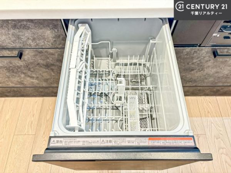 �L�b�`�� �H��@�t���̃L�b�`���ł��I�Z���������r��h�~�Ƃ��đ�ϊ��􂷂�֗��Ȏd�l�ł��I�r���g�C���Ȃ̂ŃL�b�`���̏ꏊ����炸�����X�y�[�X���L���g�����Ƃ��o���܂��I