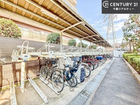 ���̑����p�� ���֏ꊮ���ŁA���q���܂̎��]�Ԃ�ʋΗp�̎��]�Ԃ����S���Ēu���܂��B���Ƒ��ɂ����ꂵ���֗��Ȑݔ��ł��B