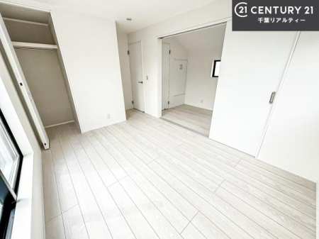 �q������ �����炽���Ղ��������A���ʂ����ǍD�Ȃ��߁A���K�ɉ߂������Ԃł��B
�q�ǂ������Ƃ��Ă��œK�ŁA�w�K�X�y�[�X��V�я�Ƃ��Ă����p�ł��܂��B