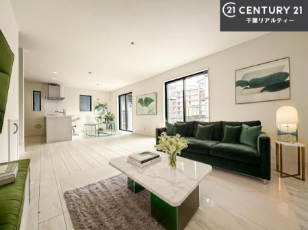 ���r���O �Ƌ��CG�p�[�X�ł��B��؂ȉƑ����W�܂邩�炱��LDK�ɂ͂�����肽���B
�q�����������C�ɏ΂��Ȃ��瑖�����Ă���p�����������u�L���Ƃɂ��ėǂ������v�Ǝv���u�Ԃł��B