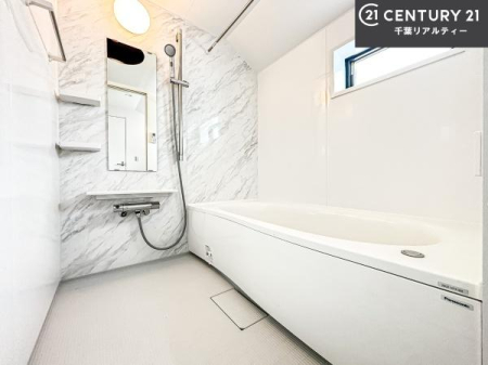 ���� �L�X�o�X�ň���̔������t���b�V���B�����L�΂���̂ŁA�����ɂ��������ƐZ����܂��ˁI�����̃o�X�^�C�����y���݂ɂȂ�܂��B