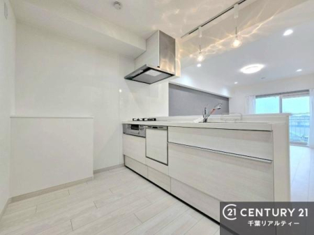 �L�b�`�� ��Ƃ肠�钲���X�y�[�X�ō�Ƃ����₷�����K�ȃL�b�`���ł��I
���q�l�ƈꏏ�ɂ��َq������y���߂�L�X�X�y�[�X�ł��B�y�����������ԂɂȂ肻���ł��ˁI