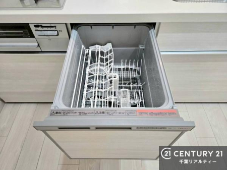 �L�b�`�� �H��@�t���̃L�b�`���ł��I�Z���������r��h�~�Ƃ��đ�ϊ��􂷂�֗��Ȏd�l�ł��I�r���g�C���Ȃ̂ŃL�b�`���̏ꏊ����炸�����X�y�[�X���L���g�����Ƃ��o���܂��I