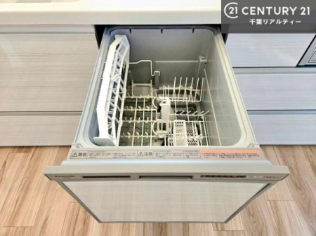 �L�b�`�� �H��@�t���̃L�b�`���ł��I�Z���������r��h�~�Ƃ��đ�ϊ��􂷂�֗��Ȏd�l�ł��I�r���g�C���Ȃ̂ŃL�b�`���̏ꏊ����炸�����X�y�[�X���L���g�����Ƃ��o���܂��I