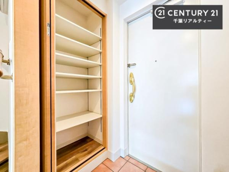 ���� �V���[�Y�{�b�N�X�t���Ȃ̂ŁA���ւ��Еt�����|�������₷���ł��I
�X�b�L���������ւŌ˂��J�����u�ԁA�������̂���S�n������Ԃ��o�}���Ă���܂��B
