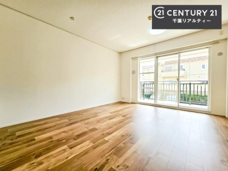 ���r���O �傫�ȑ����炽���Ղ�̗z���������閾�邢���r���O�B�J�����̂��郊�r���O�ŉƑ��c���̂��났�̎��Ԃ��߂����܂��B