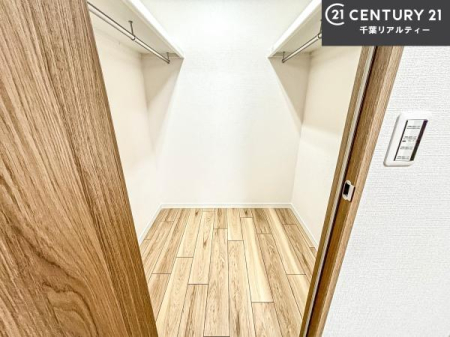 ���[ �E�H�[�N�C���N���[�[�b�g�t���ł��B��������̂��m���Ȃǂ����[���Ă��������ł��ˁI���ɂ���@�������ȂǋG�ߕ��̑傫�ȉƓd�����[�ł��܂��I