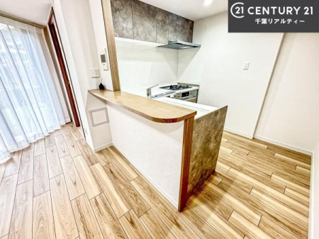 �L�b�`�� ��l�C�̑Ζʎ��V�X�e���L�b�`�����̗p���Ă��܂��I���Ƒ��̃R�~���j�P�[�V���������R�Ƒ�����݌v�ł��B
���q�l�ɂ��ڂ��͂��̂Ŋ������ł��ˁI�L�X�g���ĉ��K�ō�Ƃ��i�݂܂��B