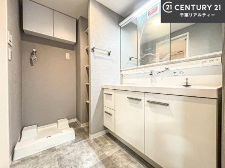 ���ʑ�E���ʏ� �O�ʋ��d�l�̐��ʏ��́A�g�����Ȃ݂����₷������I���͎��[�ɂȂ��Ă��܂��B�h���C���[�₨���ϓ����Еt������̂Ő��ʑ������X�b�L���ƌ����邱�Ƃ��o���܂��I