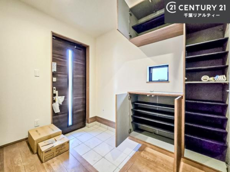 ���� �V���[�Y�{�b�N�X�t���Ȃ̂ŁA���ւ��Еt�����|�������₷���ł��I
�X�b�L���������ւŌ˂��J�����u�ԁA�������̂���S�n������Ԃ��o�}���Ă���܂��B