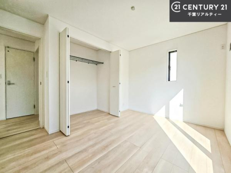 �Q�� �D���������������ޗm���́A���̖ڊo�߂��C�������ǂ������ł��ˁB���������Ԃ��������Ɖ߂������Ƃ��ł��܂��B�D�����F�����̃t���[�����O���ǂ�ȉƋ�ɂ��}�b�`���܂��I