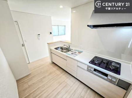 �L�b�`�� ��Ƃ肠�钲���X�y�[�X�ō�Ƃ����₷�����K�ȃL�b�`���ł��I
���q�l�ƈꏏ�ɂ��َq������y���߂�L�X�X�y�[�X�ł��B�y�����������ԂɂȂ肻���ł��ˁI