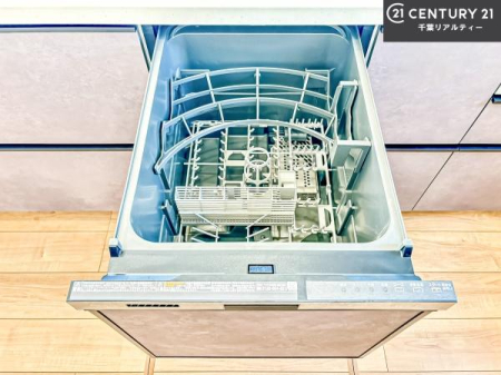 �L�b�`�� �H��@�t���̃L�b�`���ł��I�Z���������r��h�~�Ƃ��đ�ϊ��􂷂�֗��Ȏd�l�ł��I�r���g�C���Ȃ̂ŃL�b�`���̏ꏊ����炸�����X�y�[�X���L���g�����Ƃ��o���܂��I