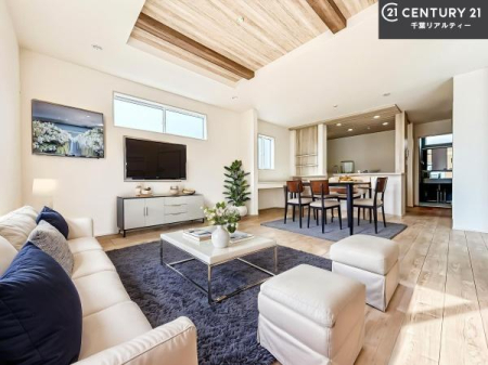 ���r���O �Ƌ��CG�p�[�X�ł��B�J�����̂���L�XLDK�I�\�t�@�[��_�C�j���O�e�[�u����u���Ă������ɂȂ�Ȃ��̂ŉ��K�ɉ߂����܂��I�R�~���j�P�[�V���������₷�����r���O�ł��I