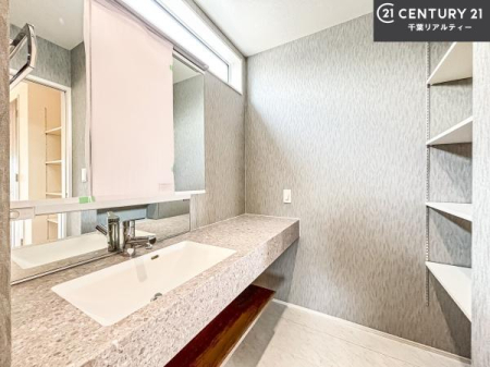 ���ʑ�E���ʏ� �O�ʋ��d�l�̐��ʏ��́A�g�����Ȃ݂����₷������I���͎��[�ɂȂ��Ă��܂��B�h���C���[�₨���ϓ����Еt������̂Ő��ʑ������X�b�L���ƌ����邱�Ƃ��o���܂��I