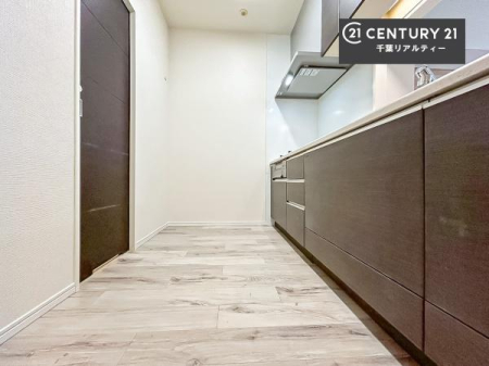 �L�b�`�� ��Ƃ����₷���V�X�e���L�b�`���ł��I���[����������t���Ă���̂ŁA�����X�y�[�X�ɕ���u���Ȃ��čςނ̂ŁA�L�X�g���āA���K�ɍ�Ƃ��ł��܂��I