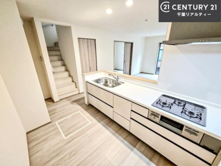 �L�b�`�� ��Ƃ肠�钲���X�y�[�X�ō�Ƃ����₷�����K�ȃL�b�`���ł��I
���q�l�ƈꏏ�ɂ��َq������y���߂�L�X�X�y�[�X�ł��B�y�����������ԂɂȂ肻���ł��ˁI