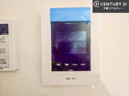 ���̑����� TV���j�^�[�t���C���^�[�z��������A�K��҂��f���Ŋm�F���Ă���Ή��ł��邽�߁A�h�Ɩʂ����S�ł��B���q�l�̂�����Ԏ��ɂ��S�����A���Ƒ��̈��S�E���S�ȕ�炵���T�|�[�g���܂��B