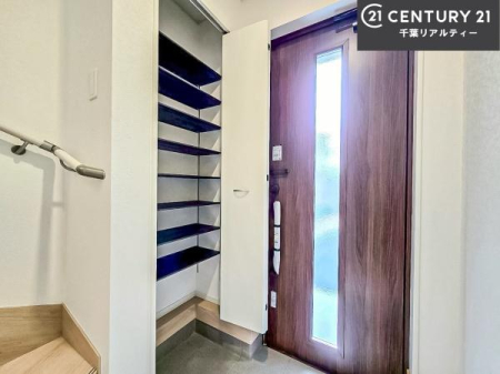 ���� �V���[�Y�{�b�N�X�t���B���ւ��Еt�����|�������₷���ł��I
�X�b�L���������ւŌ˂��J�����u�ԁA�������̂���S�n������Ԃ��o�}���Ă���܂��B