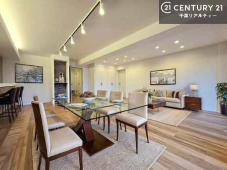 ���r���O �Ƌ��CG�p�[�X�ł��B�J�����̂���L�XLDK�I�\�t�@�[��_�C�j���O�e�[�u����u���Ă������ɂȂ�Ȃ��̂ŉ��K�ɉ߂����܂��I