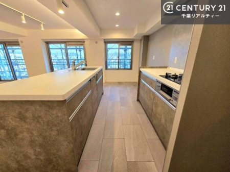 �L�b�`�� ��l�C�̑Ζʎ��V�X�e���L�b�`�����̗p���Ă��܂��I���Ƒ��̃R�~���j�P�[�V���������R�Ƒ�����݌v�ł��B
���q�l�ɂ��ڂ��͂��̂Ŋ������ł��ˁI�L�X�g���ĉ��K�ɍ�Ƃ��i�݂܂��B