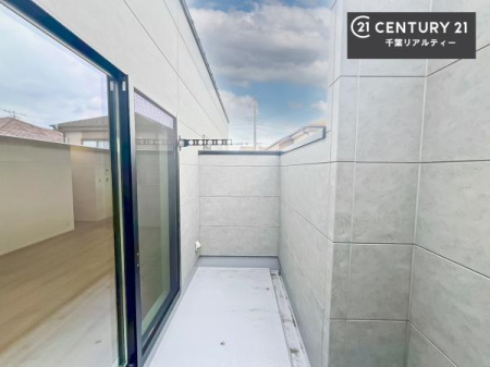 �Z�˂���̒��]�ʐ^ ������������Z��X�A�΂������󂪍L���J����������܂��I
�z�����傫���Ղ��邱�Ƃ�����܂���B�C�����̗ǂ������ʂ蔲����X���݂ł��B