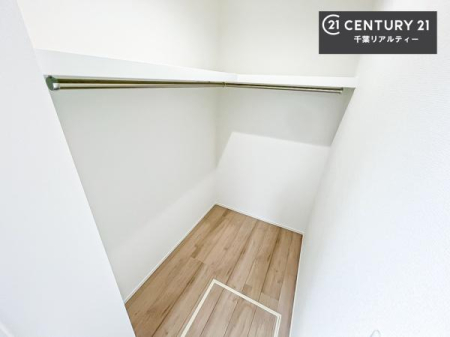 ���[ �E�H�[�N�C���N���[�[�b�g�t���ł��B��������̂��m���Ȃǂ����[���Ă��������ł��ˁI���ɂ���@�������ȂǋG�ߕ��̑傫�ȉƓd�����[�ł��܂��B