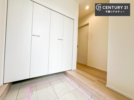 ���� �V���[�Y�{�b�N�X�t���Ȃ̂ŁA���ւ��Еt�����|�������₷���ł��I
�X�b�L���������ւŌ˂��J�����u�ԁA�������̂���S�n������Ԃ��o�}���Ă���܂��B
